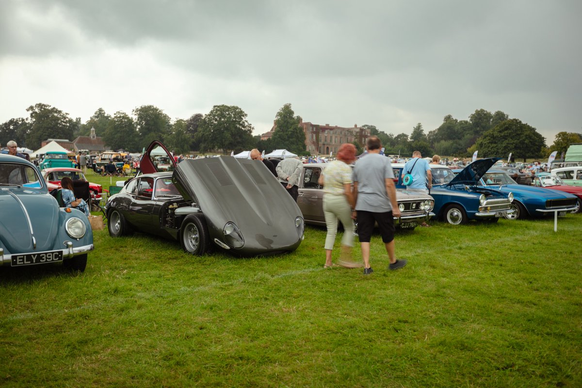 CBPhotography25's tweet photo. A few more from the recent @ClassicsGlemham
#classics #cars #carsofinstagran #suffolkcars #glemhamclassics #glemhamhall #suffolk #summer #green #longexposure https://t.co/s84ui0V70n