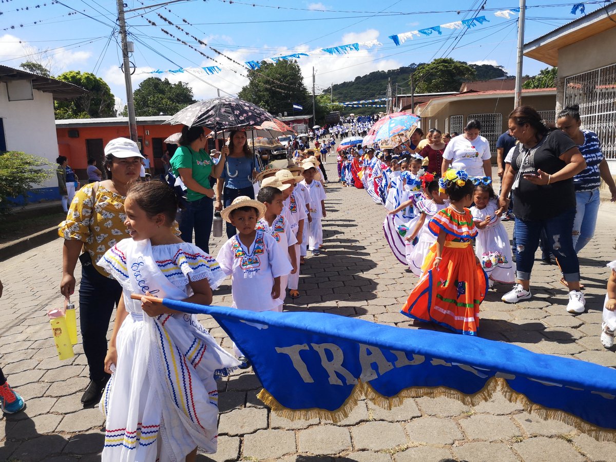 Desfile Escolar En conmemoración al 167 Aniversario de la Batalla de San Jacinto y 202 Aniversario de la firma del Acta de Independencia,  Con la participación de autoridades municipales y  Comunidad Educativa  del Colegio Enmanuel Mongalo y Rubio.
#PatriaBenditaYLibre