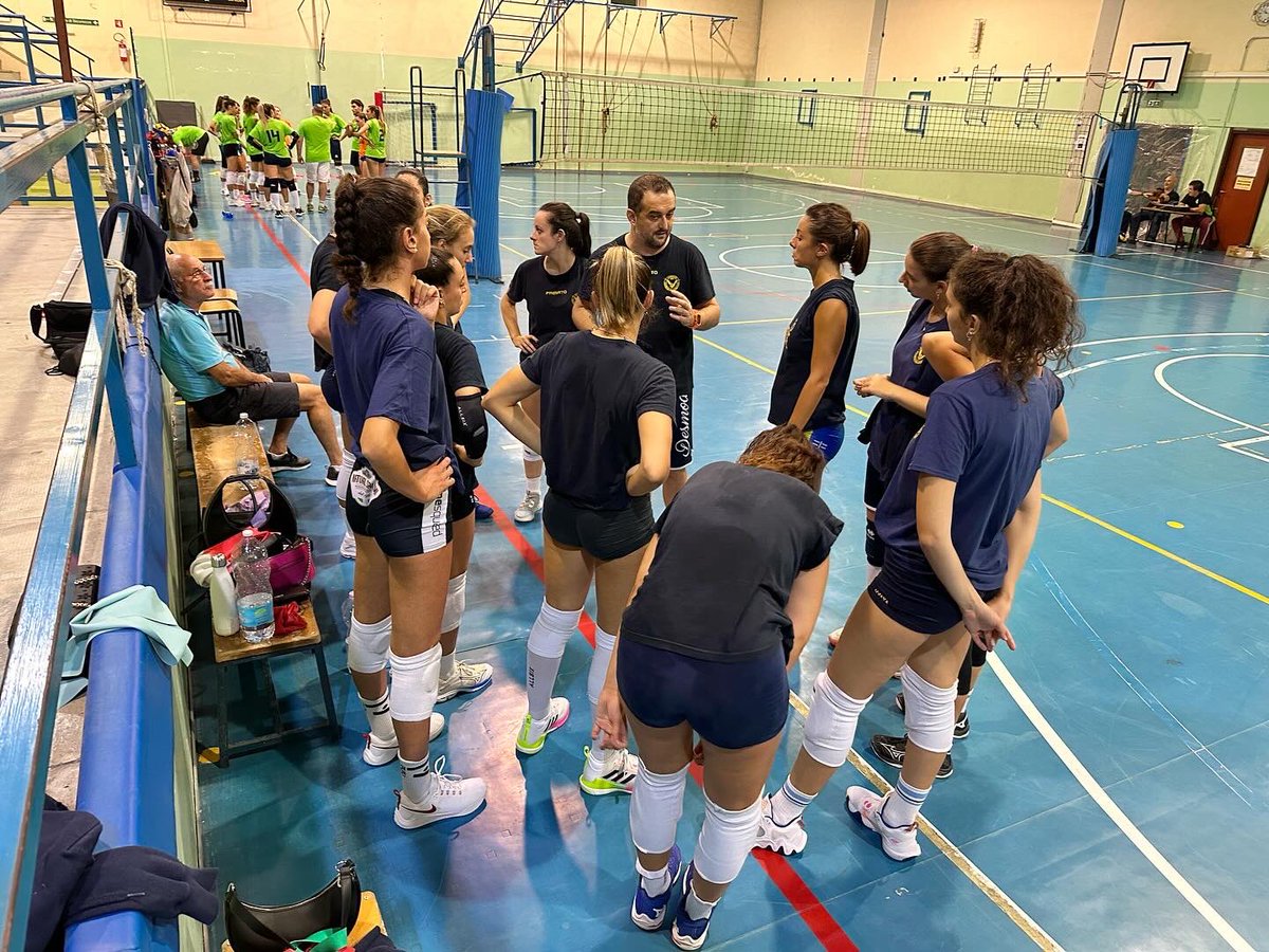 VolleyCermenate's tweet photo. 🏐 SERIE C

Prima uscita per la nostra Serie C che ha sfidato questa sera in amichevole Pallavolo Tradate, formazione di Serie B2. Vittoria per le varesotte, con una buona prestazione per le virtussine. https://t.co/GVjceqpS5m