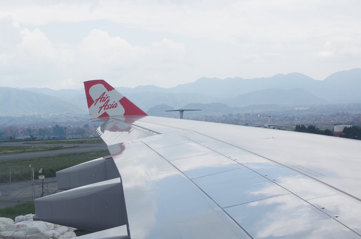 minsank's tweet photo. @indoflyer 27 April 2015, KTM - KUL extra flight Air Asia X, pulang dgn pesawat yg membawa bantuan gempa Nepal. Setelah tertunda pulang 2 hari karena Malaysia Airlines tdk ada kejelasan izin mendarat. Yang penting bisa pulang walaupun harus beli tiket lagi. https://t.co/vXsIhJsmI4