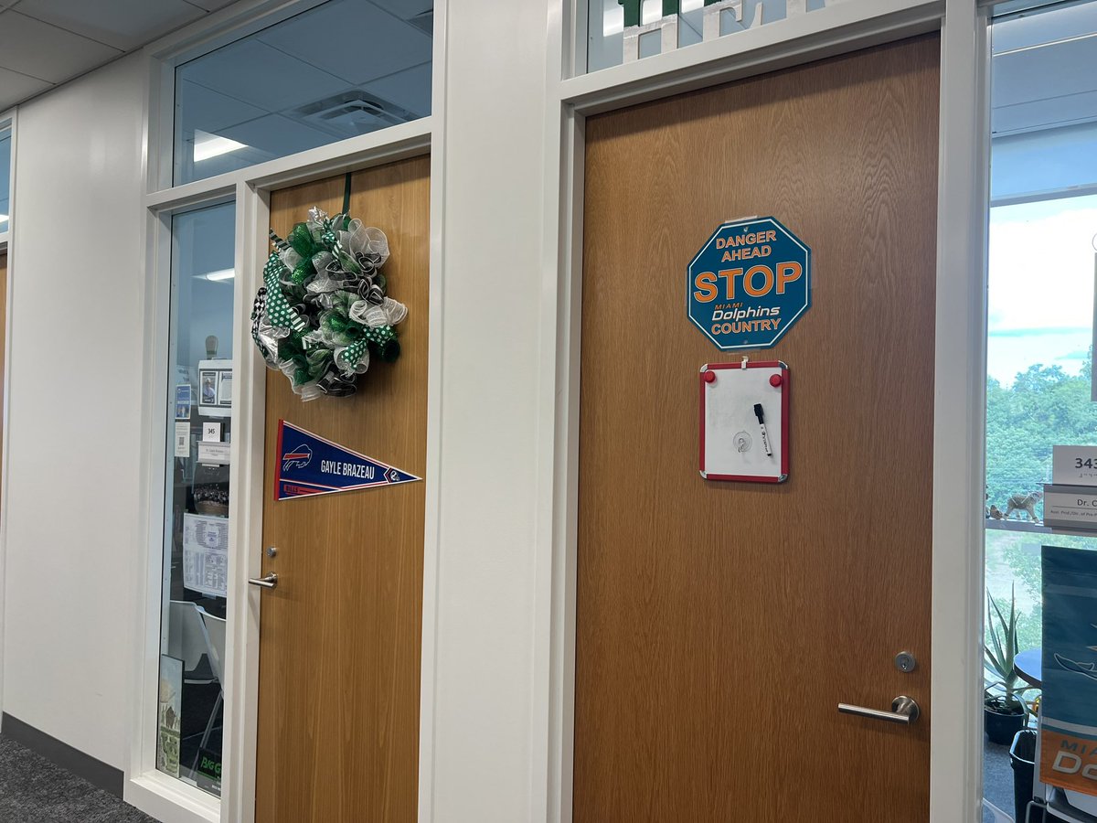 _gbrazeau's tweet photo. Thank you to my dear friend Cynthia B. Jones for the personalized Buffalo Bills Pennant. Such a great joy to work with you each day. You are such a blessing to all! #musop @MarshallPharmD  @BuffaloBills @UBPharm https://t.co/W9k4jugCH2
