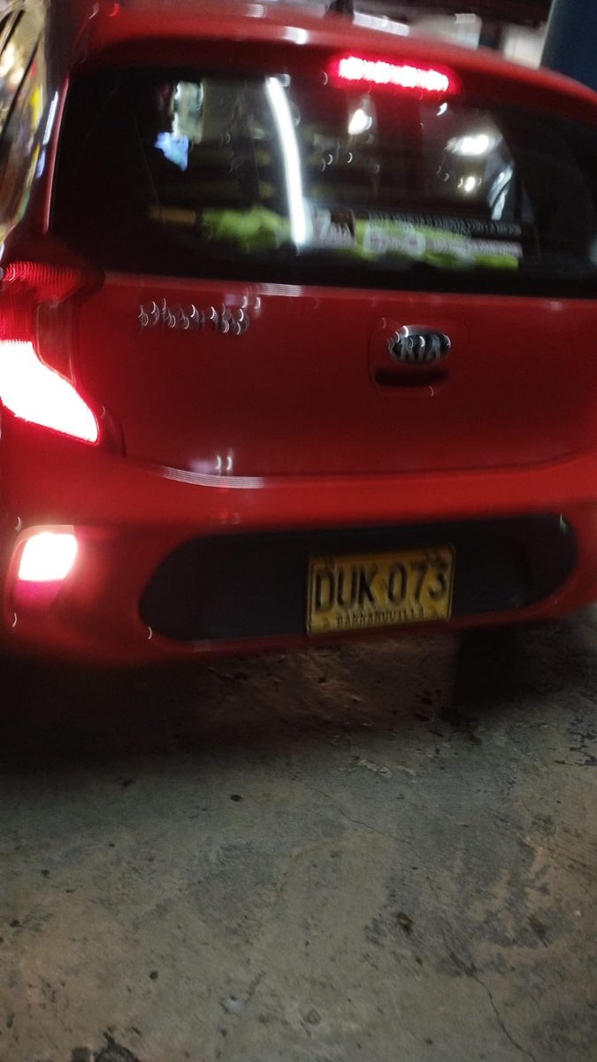 CochiMejia's tweet photo. Placa DUK 073 en Barranquilla , en centro comercial Viva atropella y se da a la fuga y nadie hace nada ! Me ayudan con RT https://t.co/jHEo6SKEJj