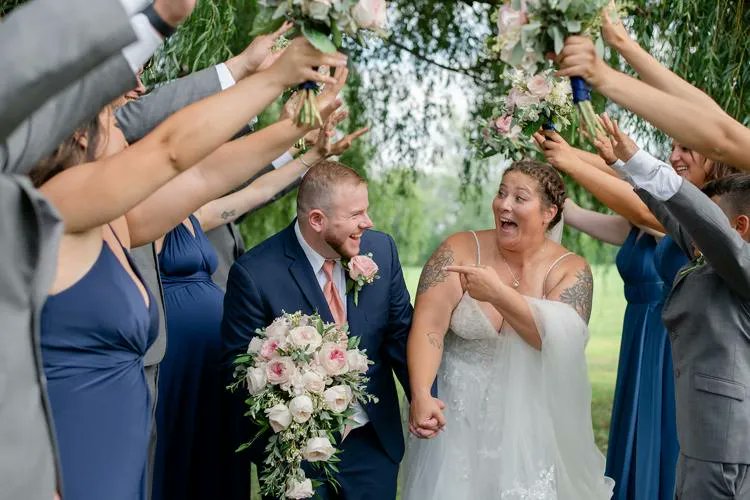 “We confessed our love to each other under the willow tree that I used to play under growing up, with both our families surrounding us,” Sadie says. “Everyone was buzzing with love.” Read more about this pandemic love story! buff.ly/3Rheih2