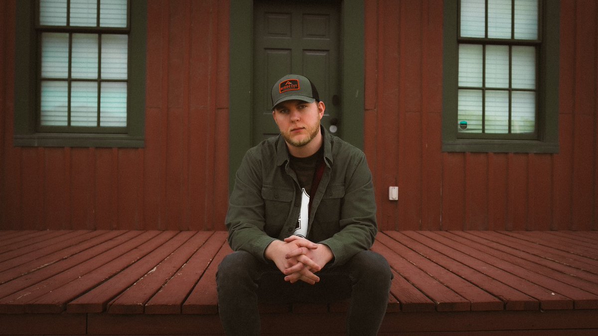 iamthrillogy's tweet photo. New song drops at midnight tonight 🕛

Pre-Save on Spotify: https://t.co/U899vbjRan https://t.co/EwVDRVjI6f
