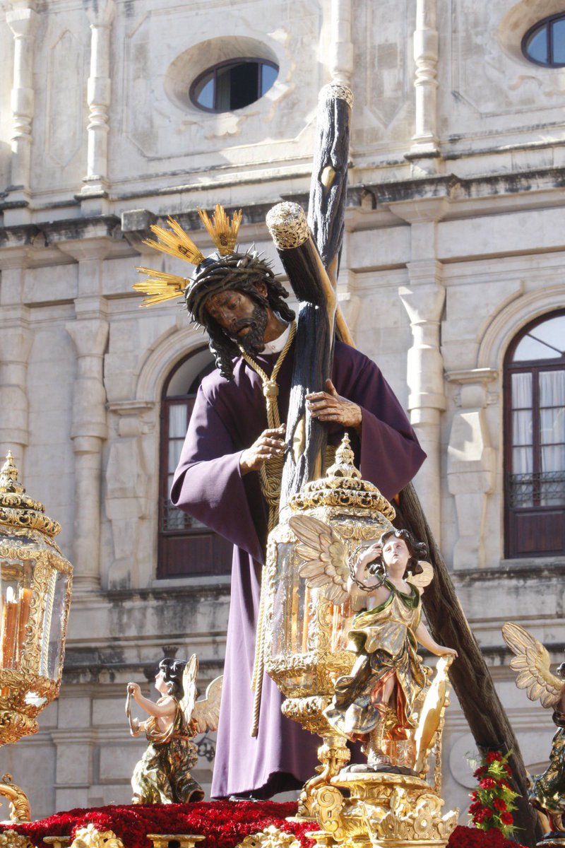 “Grande es el Señor, merece toda alabanza, es incalculable su grandeza."
 
Es VIERNES DEL SEÑOR

#viernesdelSeñor