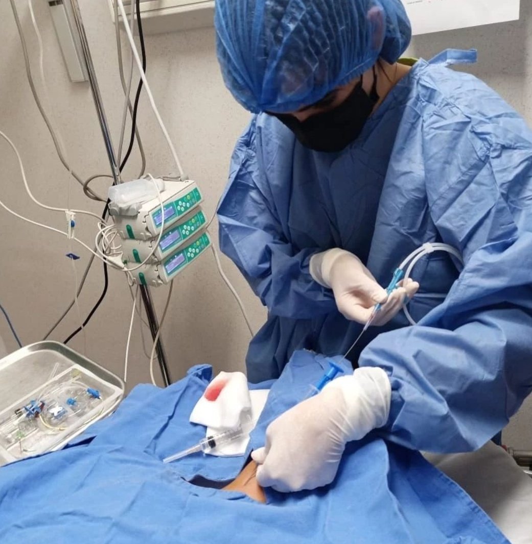 Geo_Gilmore's tweet photo. #CVC #Yugular #Urgencias https://t.co/M1wk8Tg2YU