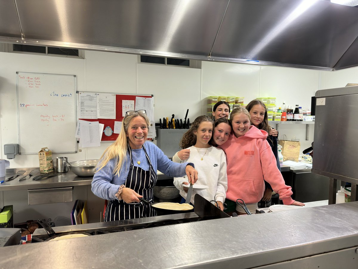 Robertson_Sed's tweet photo. Wednesday night is treat night and this week Mrs P & the girls made pancakes with a selection of toppings #postprep 🥞🦋⭐️🤎🩵 https://t.co/6MUXTWPdef