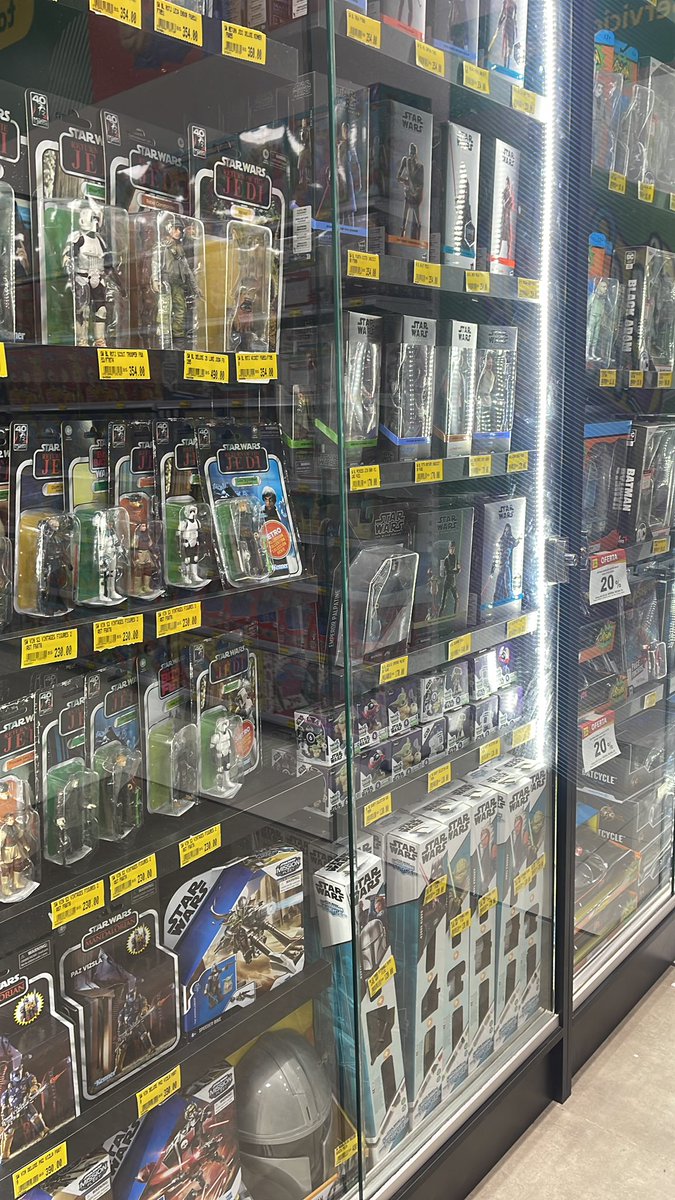 thedagamd's tweet photo. La nueva librería/juguetería del Delicenter de la Banzer es la paraíso del milenial https://t.co/EJqDaVc7Qc
