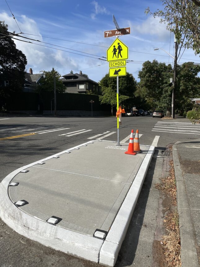 Before👉After  

Just completed curb bulb and signs near Coe Elementary School and Play Park

We installed a concrete curb bulb and upgraded signs while preserving an historic brick gutter #SafeRoutesToSchool