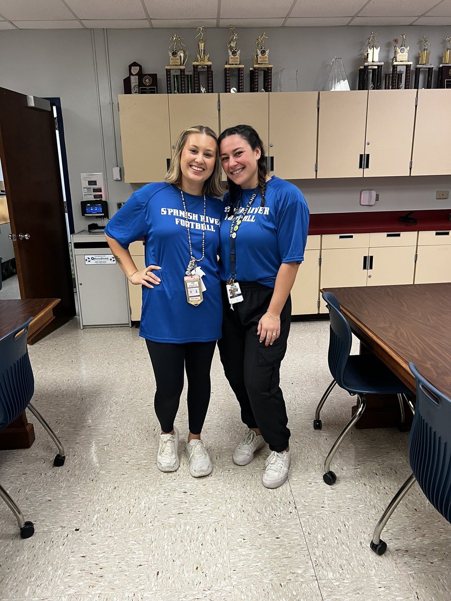 daisyklave's tweet photo. my fellow adopt a shark moms :) @lisapharrison21 @RamirezDani11 🦈 @SharksSrhs @river_boyz1 @The_Galleon #bitedown https://t.co/C8UUmIXCot