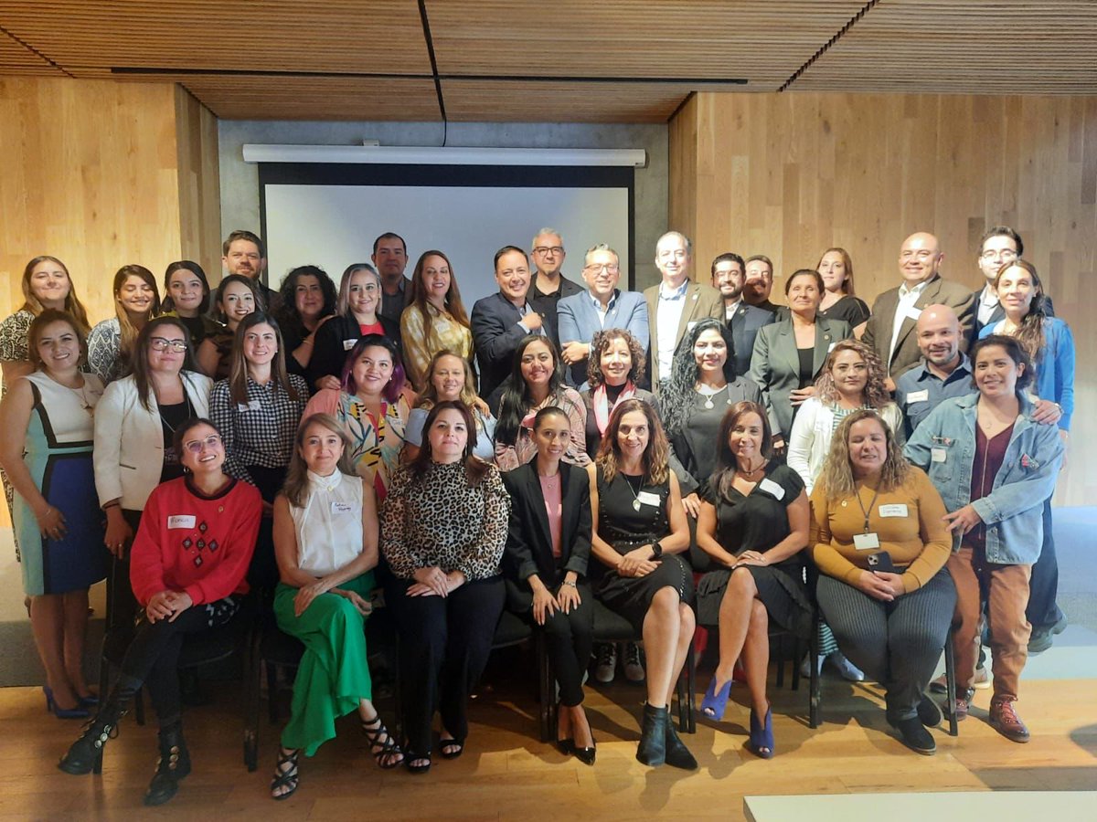 #Entérate 📰
#CasaCemefi fue sede de la reunión anual de Consultores Acreditados en Responsabilidad Social Empresarial. 
🙌 Actualmente hay 185 personas consultoras acreditadas en todo el país que han cumplido los requisitos de acreditación.
🔗 Conoce más: bit.ly/reunion-consul…