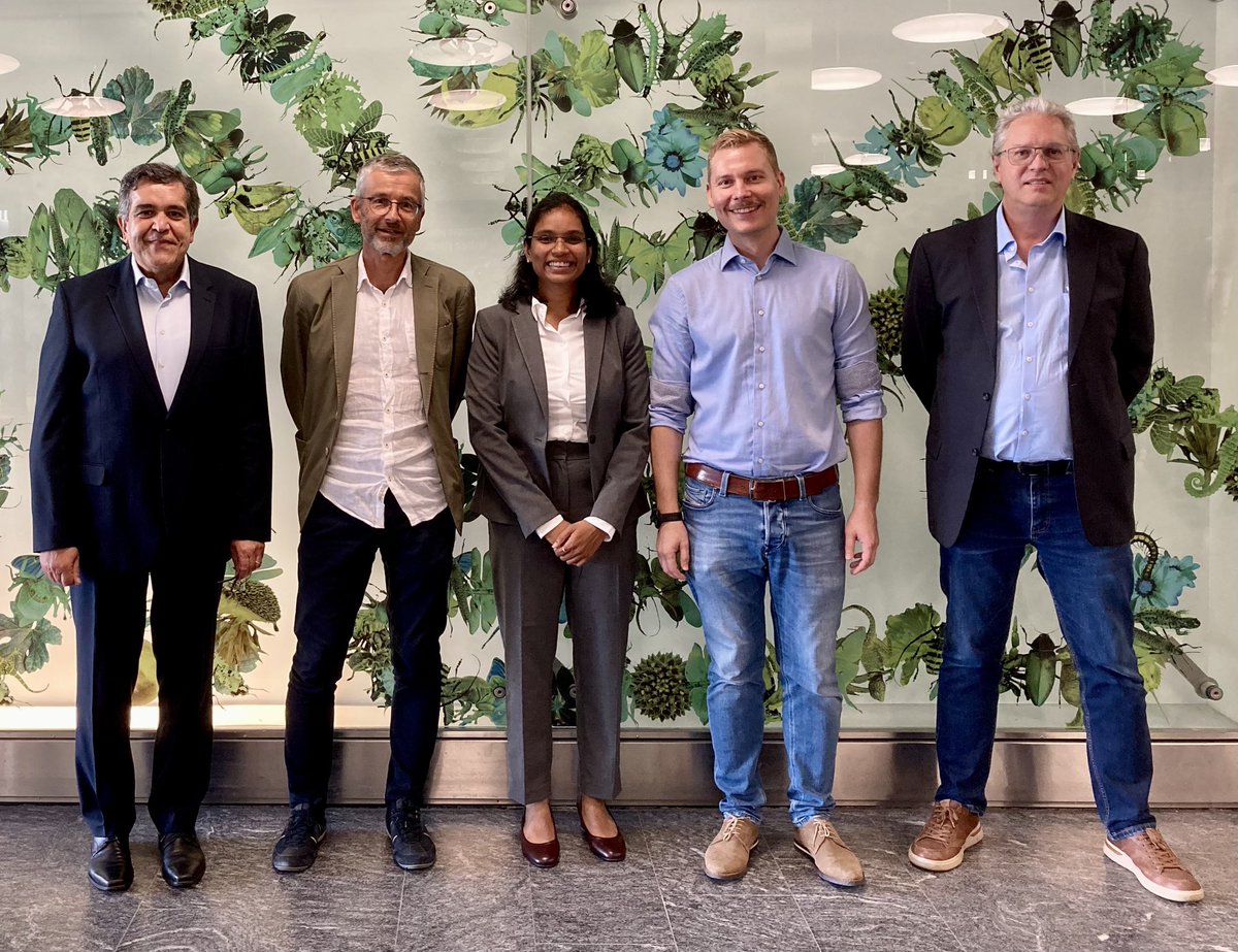 Happy to attend the defense of my first PhD student Pragya Verma in Geneva today. Great job on the defense and thanks for the promoter Prof. Vauthey the opponents Prof. Moser and Prof. Allonas.