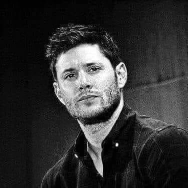 الليل@@ 
ليس إلاَّ جسراً
تقف على ناصيته
كل القصائد 
التي تقاوم الإنطفاء
يا لون قصائدي المضيء
أنا هنا أتنفس غيمكِ
وأمطر...