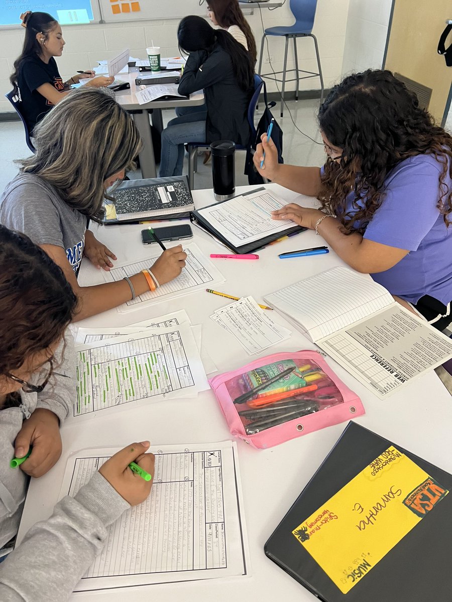 MHS_VP_Sarita's tweet photo. Mrs. Hernandez-Rios was busy creating AVID magic @EISDMemorialHS see our Minutemen in action perfecting note taking strategies πβ€οΈ #ThinkPlayWinBig #CollegeReady https://t.co/ETUCR214nX