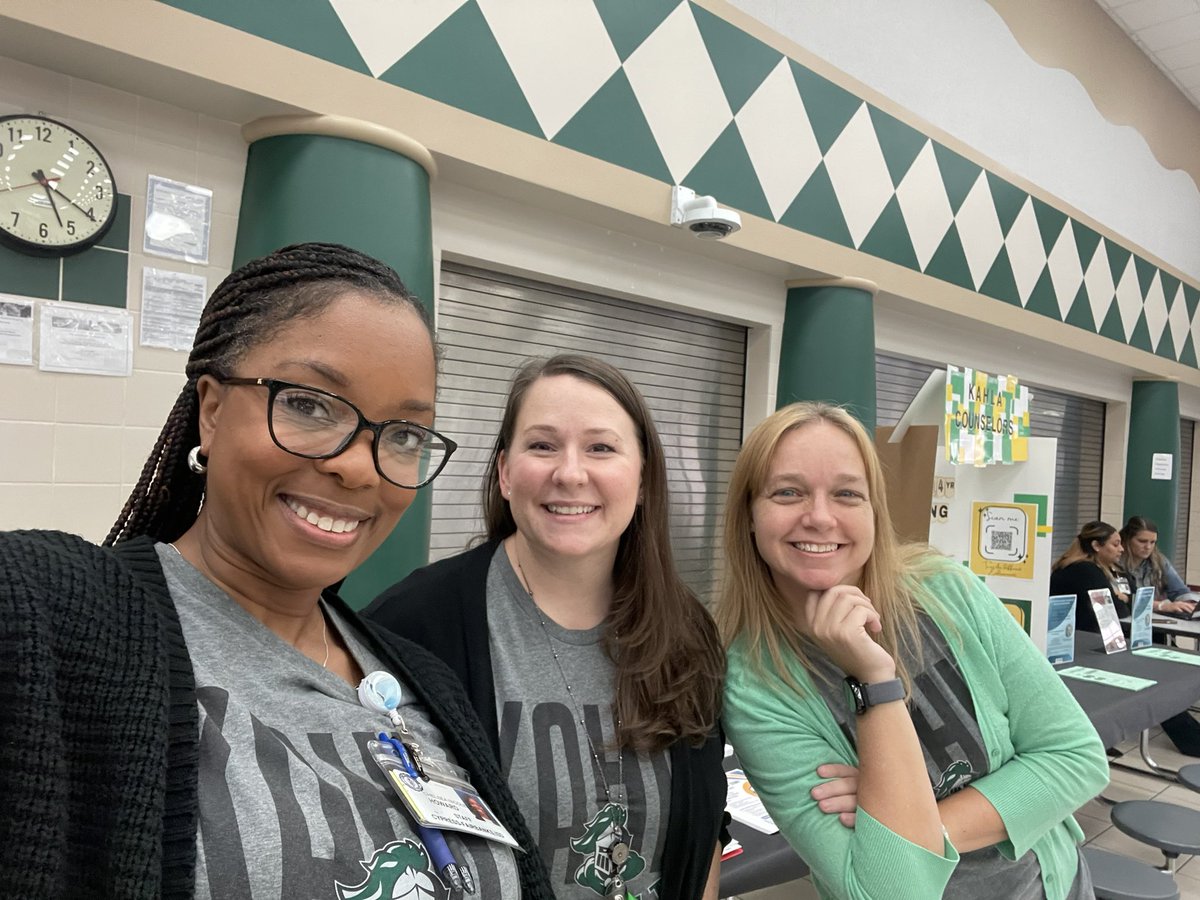 Hanging out at open house! 💚💛🩶 <a href="/FloresSheerah/">Sheerah Flores</a> <a href="/slmoss00/">Samantha Moss</a>