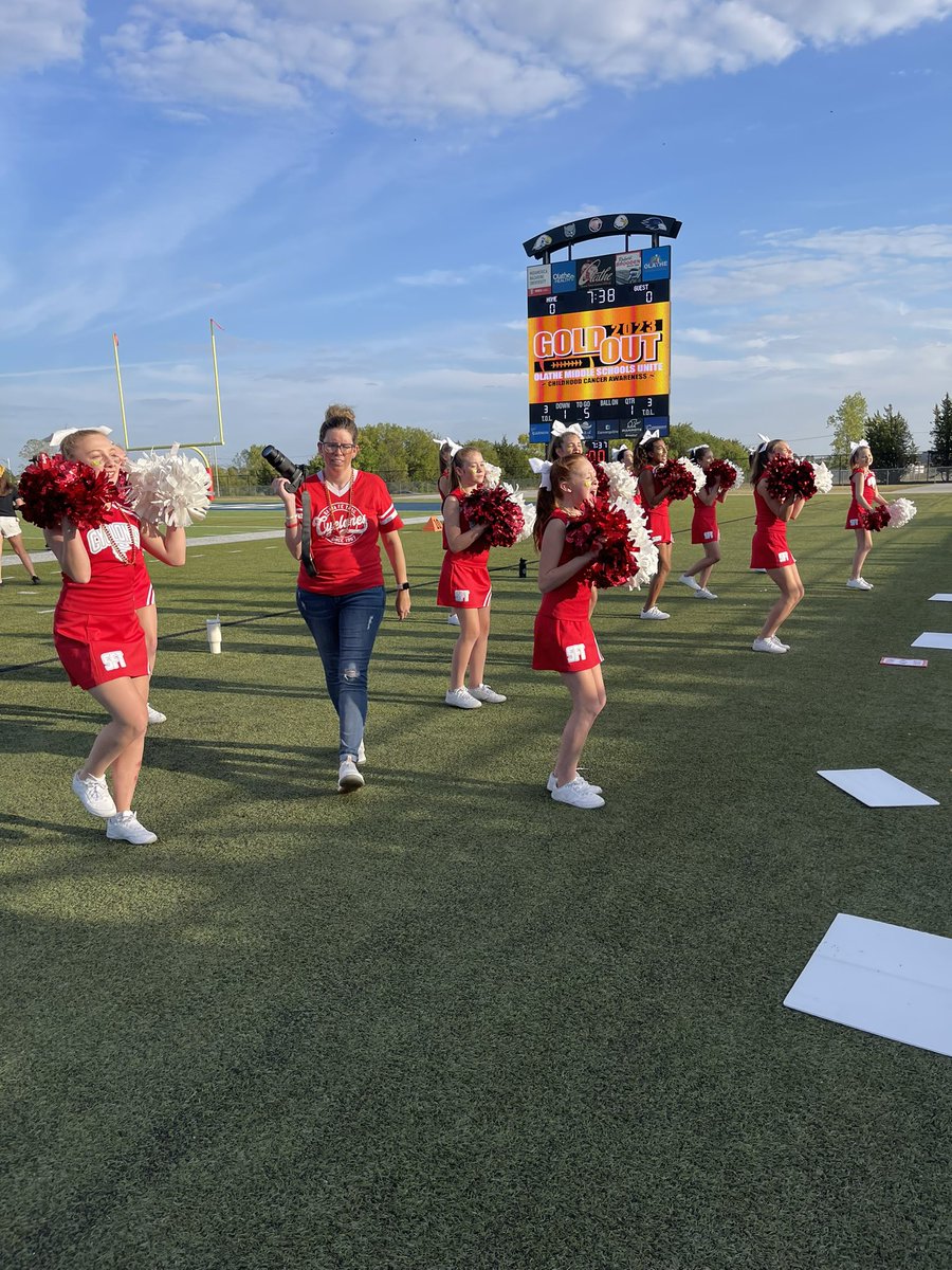 CheerSft's tweet photo. SFT Night Game at CBAC. We’re ready! #proudtobesft #sftlegacy https://t.co/6kARxMxCGW