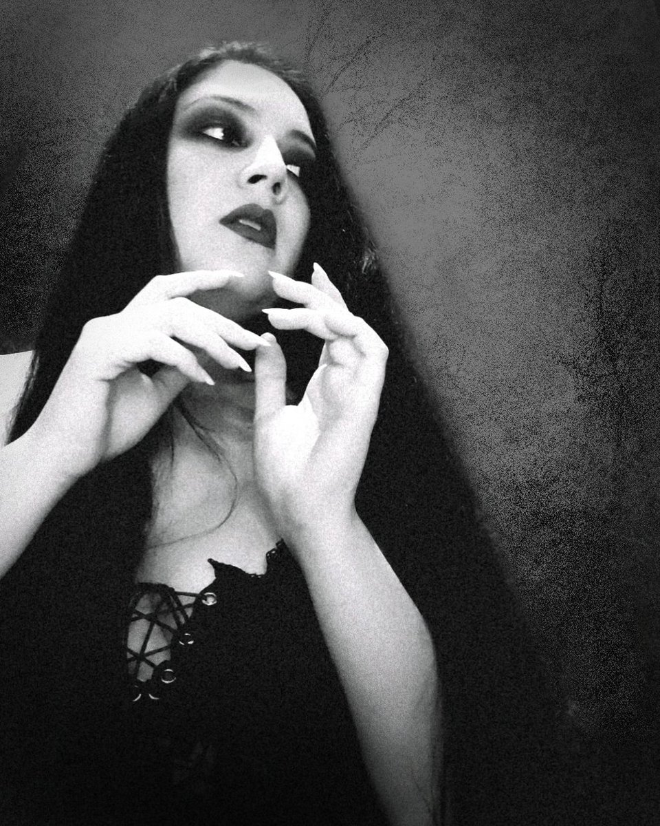 tearsofnoctemia's tweet photo. "𝔜𝔬𝔲 𝔩𝔦𝔣𝔱 𝔪𝔢 𝔞𝔟𝔬𝔳𝔢 𝔪𝔶𝔰𝔢𝔩𝔣, 𝔴𝔦𝔱𝔥 𝔱𝔥𝔢 𝔤𝔥𝔬𝔰𝔱𝔩𝔶 𝔩𝔞𝔨𝔢 𝔬𝔣 𝔶𝔬𝔲𝔯 𝔪𝔦𝔫𝔡"
• 𝔐𝔶 𝔇𝔶𝔦𝔫𝔤 𝔅𝔯𝔦𝔡𝔢
#darkquote #gothicdoom #blacknwhitephoto #darkselfportrait https://t.co/O0bKSHyYu5