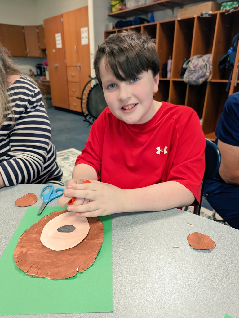 Ms_S_BT's tweet photo. This week we are learning about our sense of smell. After reading "Big Smelly Bear" we made our own bears! 🐻 https://t.co/HZESJxU6UU