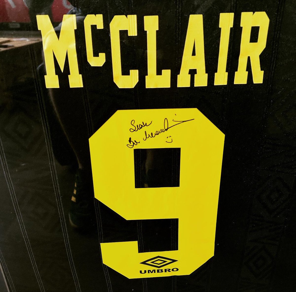 bkframing's tweet photo. Another piece ready for delivery to a satisfied customer.

Service includes mounting, framing &amp; personalised silver plaque. BK Framing also obtained the signed shirt in person for the customer.

Contact for free quote - DM this account or email killick78@hotmail.co.uk

#bkframing https://t.co/DSZxu912nk