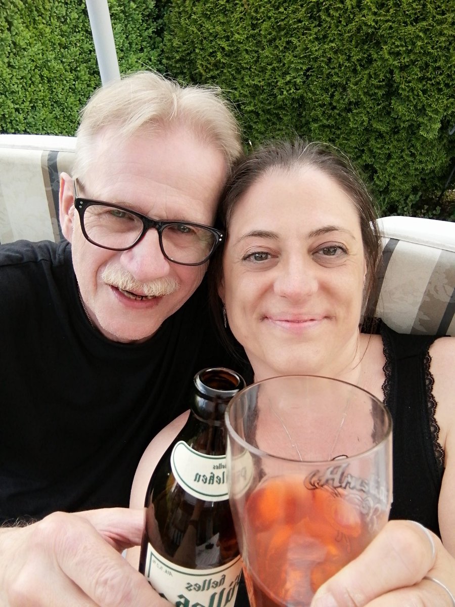 Du fehlst mir so unfassbar, mein Engel❤️
Ich hoffe, der Fährmann bringt dich sicher rüber. Das Geld für die Überfahrt habe ich dir zugesteckt.
Suche einen schönen Platz für uns beide und denke an unser Zeichen, damit wir uns wiederfinden.
Ich liebe dich über alles.
Gute Reise❤️