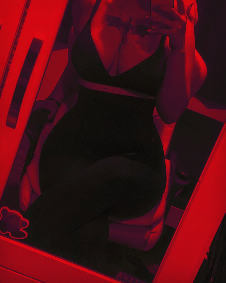 misbehavincc's tweet image. red is for danger