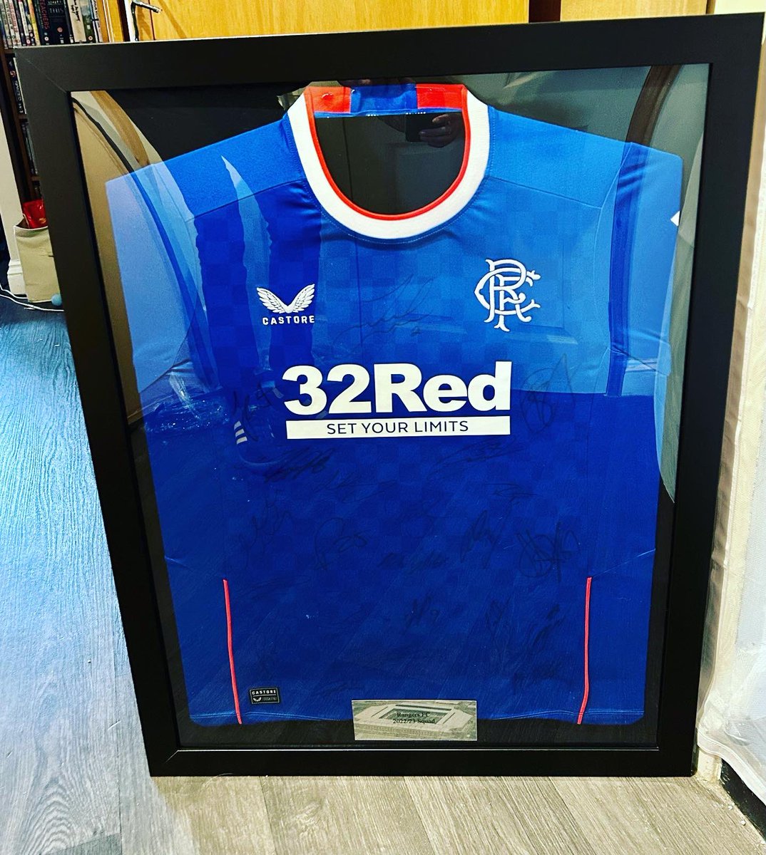 bkframing's tweet photo. Another piece ready for delivery to a satisfied customer.

Service includes mounting, framing &amp; personalised silver plaque. BK Framing also obtained the signed shirt in person for the customer.

Contact for free quote - DM this account or email killick78@hotmail.co.uk

#bkframing https://t.co/lfpB6IpnnF