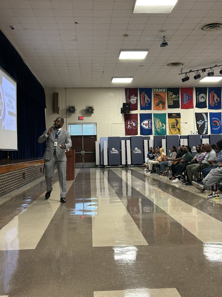 Back to School Night is in full effect in The Den! Thank you to all of our parents and community members for coming out and supporting our students 🦁
<a href="/LargoLionsHS/">Largo High School</a>