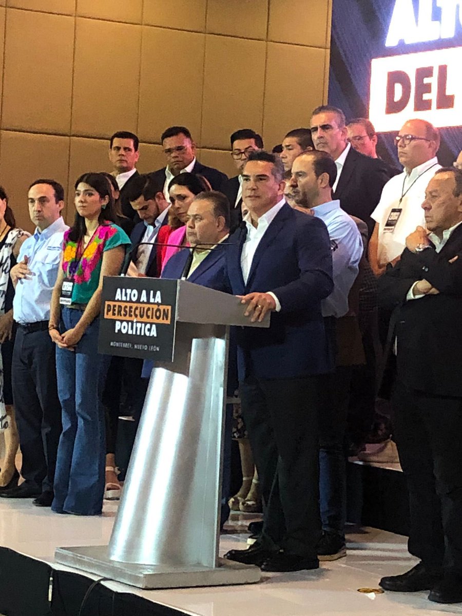 living_revista's tweet photo. ¡ALTO… A LA PERSECUCIÓN POLÍTICA!

Esta mañana, en el Salón “Nuevo León” del Hotel Crowne Plaza de Monterrey, los presidentes nacionales de los partidos políticos del PAN, Marko Cortés; del PRI, Alejandro Moreno, y del PRD, Jesús Zambrano…
https://t.co/KEfzq2y0l7 https://t.co/5ZM9GbWQJ6
