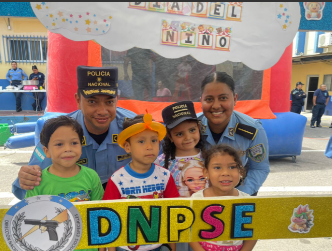 "En el Día del Niño, todos somos niños de corazón. Celebrando la alegría, la inocencia y la esperanza junto a los pequeños en la DNPSE. Unidos, creamos un futuro más brillante. 🌟👧👦 #DíaDelNiño #DNPSE #UnidosPorLaNiñez"