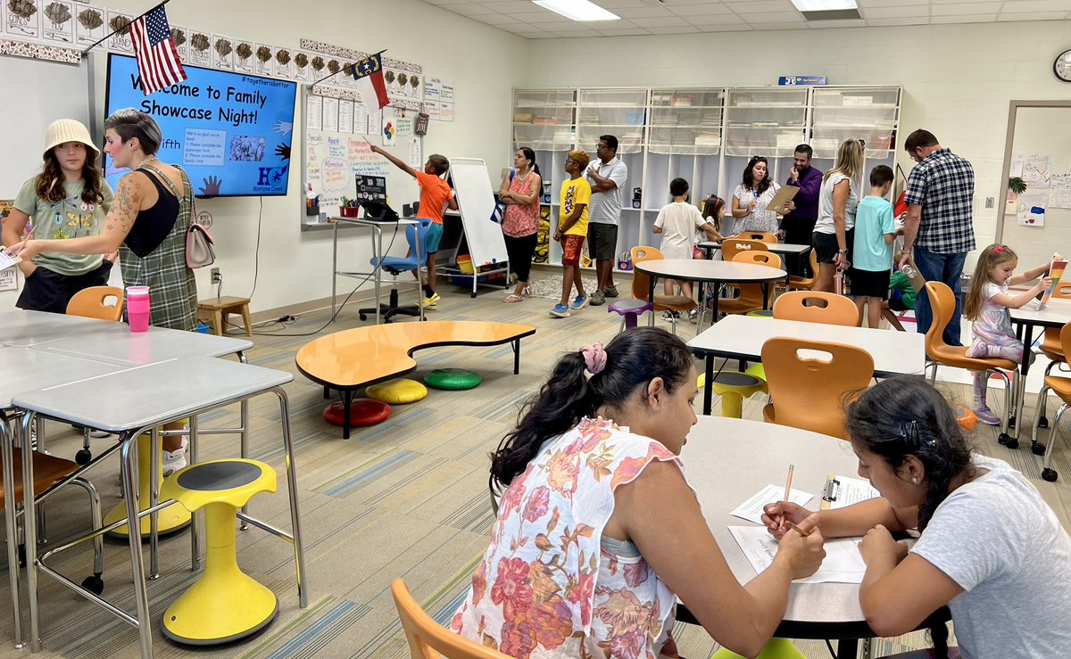 teach_rondon's tweet photo. Family Showcase Night was a success! ๐ฉ๐ปโ๐ซ๐๐ #FlyinginFifth @HortonsCreekES https://t.co/8ya3Z7WJHg