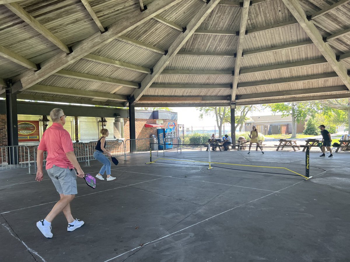 Out of the hospital and soaking up the sun at our annual housestaff picnic!☀️ 🌭 🍔