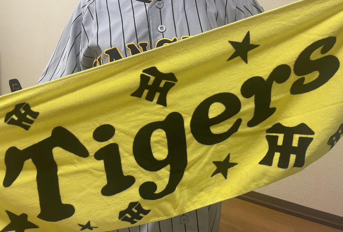 mido99s34's tweet photo. ㊗️ＡＲＥ🏆
１８年ぶりのリーグ優勝🎉

先週観戦の試合から負けナシ✨
聖地甲子園で‼️１１連勝で決めてくれました〜🎊近本５ユニでタオル取っ替え引っ替え握って我が家で応援📣声枯れた〜😆

まだまだ終わらん💪
１９８５以来の日本１絶対取るで〜⚾️

 #阪神タイガース#ARE#優勝＃岡田彰布 https://t.co/UvDeXkhgIw