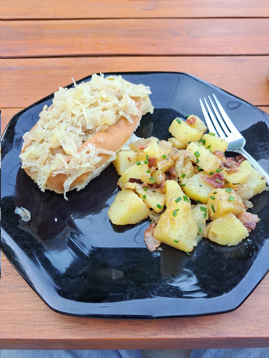 UC_Walt's tweet photo. @KenBakerTV Kenny B, ain't nothing wrong with a little sauerkraut! https://t.co/JI0vZdBMEI