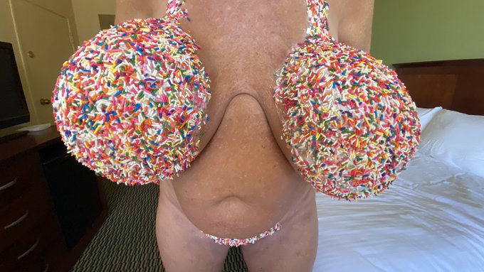 🆕 Who wants some candy?  Lick it off. https://t.co/X90l2BIVeh<a href="/tag/tittytuesday"class="tags"><span>#tittytuesday</span></a>