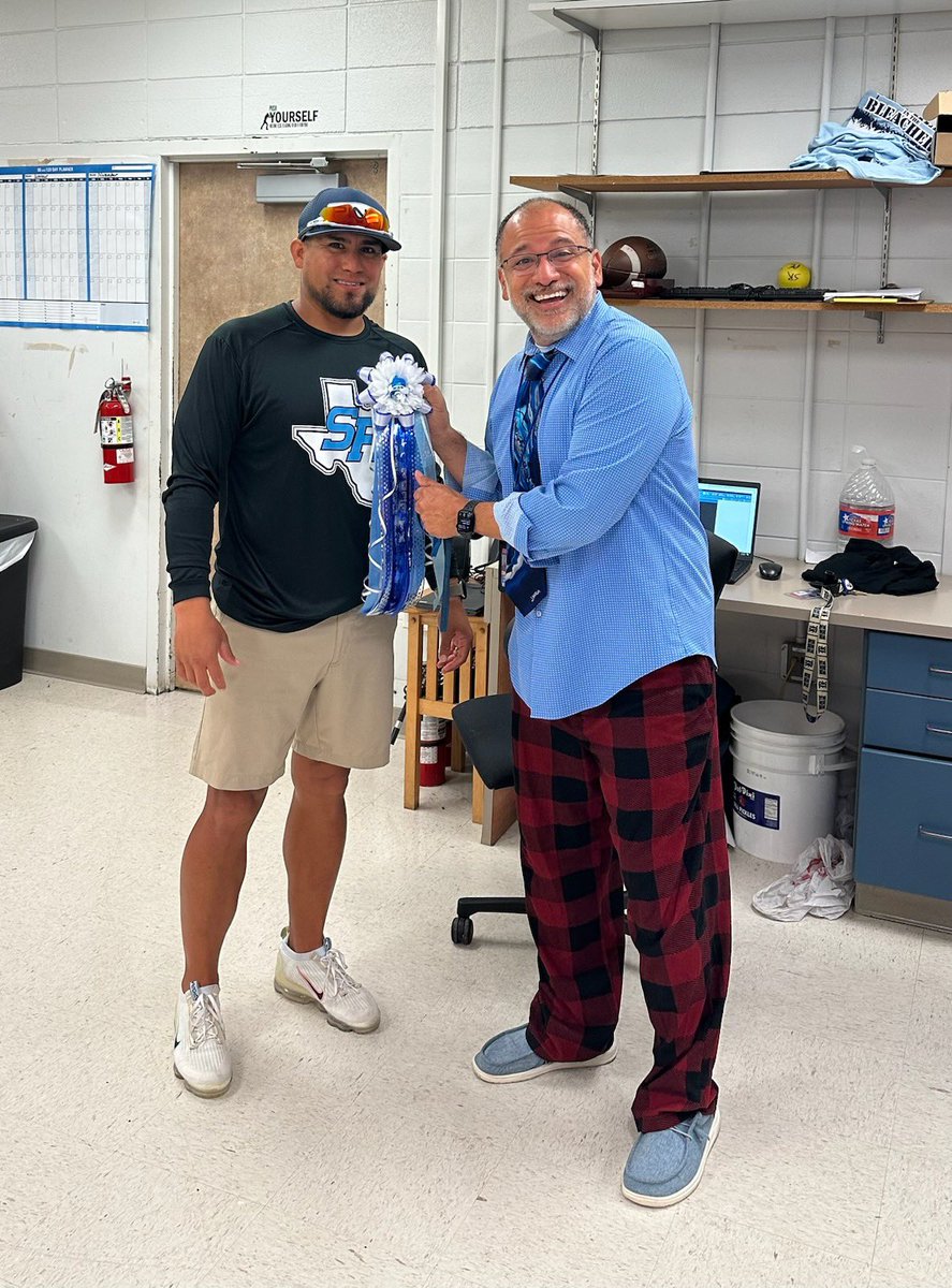 What do all these Rayburn staffers have in common? They are also Rayburn ALUMNI excited about celebrating Homecoming at their alma mater! 💙💙💙
<a href="/SamRayburn_HS/">Sam Rayburn High School</a>
