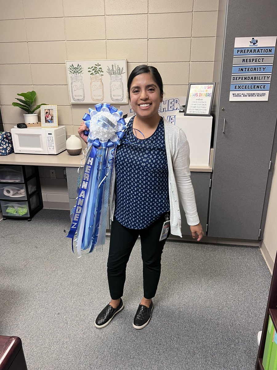 SRHSprincipal25's tweet photo. What do all these Rayburn staffers have in common? They are also Rayburn ALUMNI excited about celebrating Homecoming at their alma mater! 💙💙💙
@SamRayburn_HS https://t.co/pkNDY8ttw1