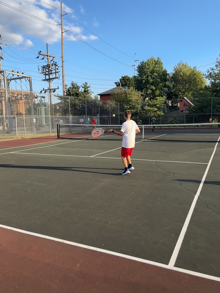 andrewbarto's tweet photo. Beautiful night for some @IPSSchools @GWJulian57 middle school tennis #netgeneration #usta #watchuswork @IPSAthletics https://t.co/dw8WYt96ps