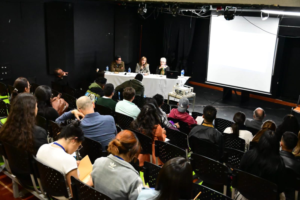 comunidadUPN's tweet photo. #AEstaHora en la Universidad Pedagógica Nacional se realiza el evento “Prácticas artísticas y trayectos de la Memoria”, el cual hace parte de la agenda planeada en el marco de la exposición "Río Abajo, Sudarios y Relicarios, obras en duelo", de la artista @erikadiettes. https://t.co/D7k83NrvWW