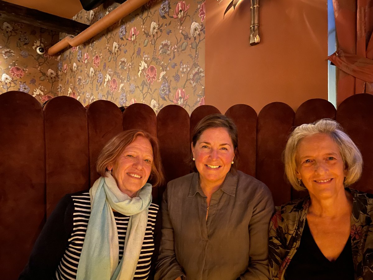 So happy to connect with UK Domestic Abuse Commissioner @nicolejacobsST yesterday in Reyjkavik, Iceland!. She is simply brilliant. And I highly recommend the classy, peaceful, elegant bar, Tipsy, right in the city center. @ZoeRathus @AleishaEbrahimi @nicolejacobsST