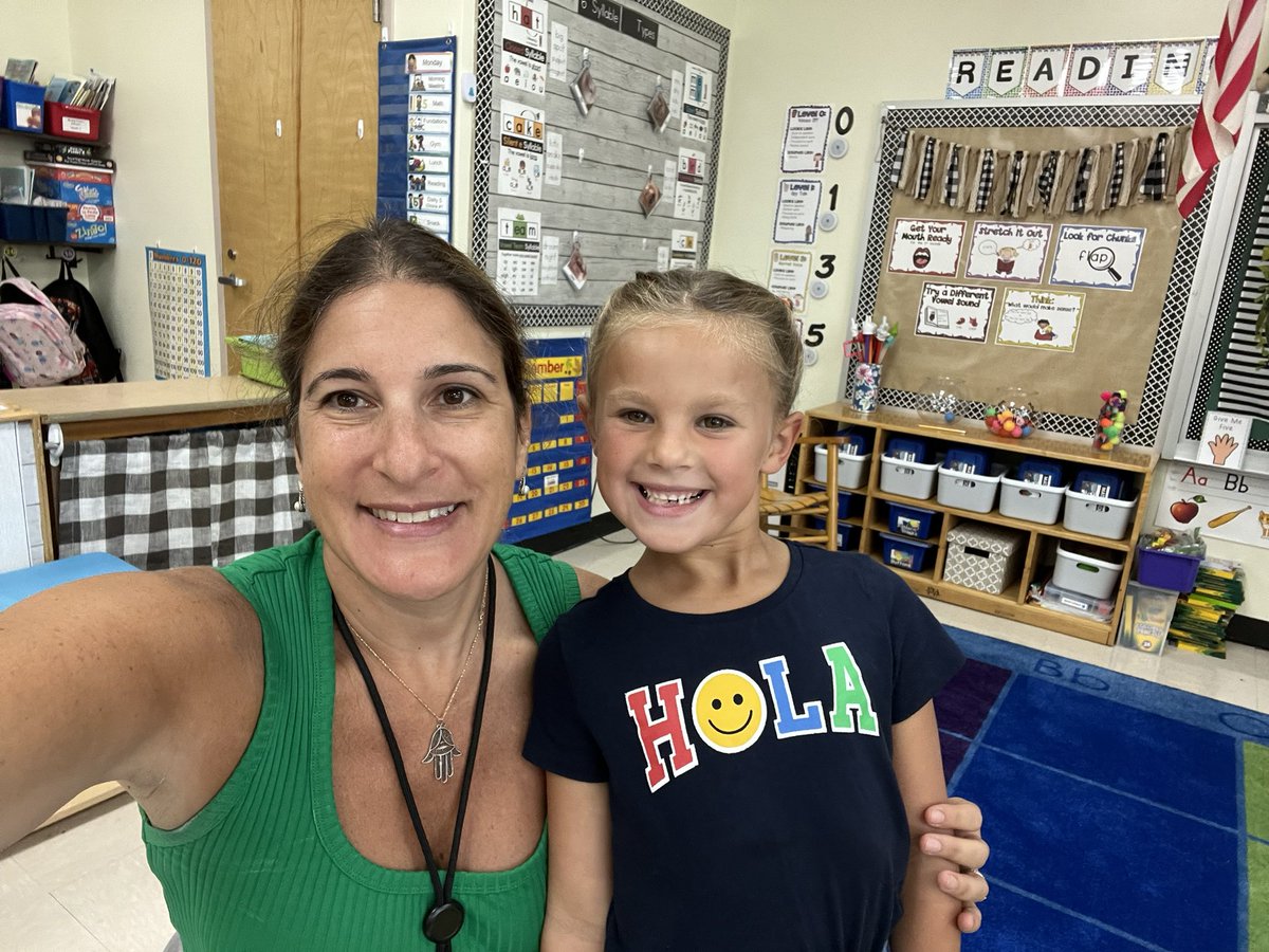 My <a href="/ARKknights1/">Russell Knight ES</a> students are the best especially this language learner in #firstgrade <a href="/MrsGlass_1st/">Rachel Glass</a>