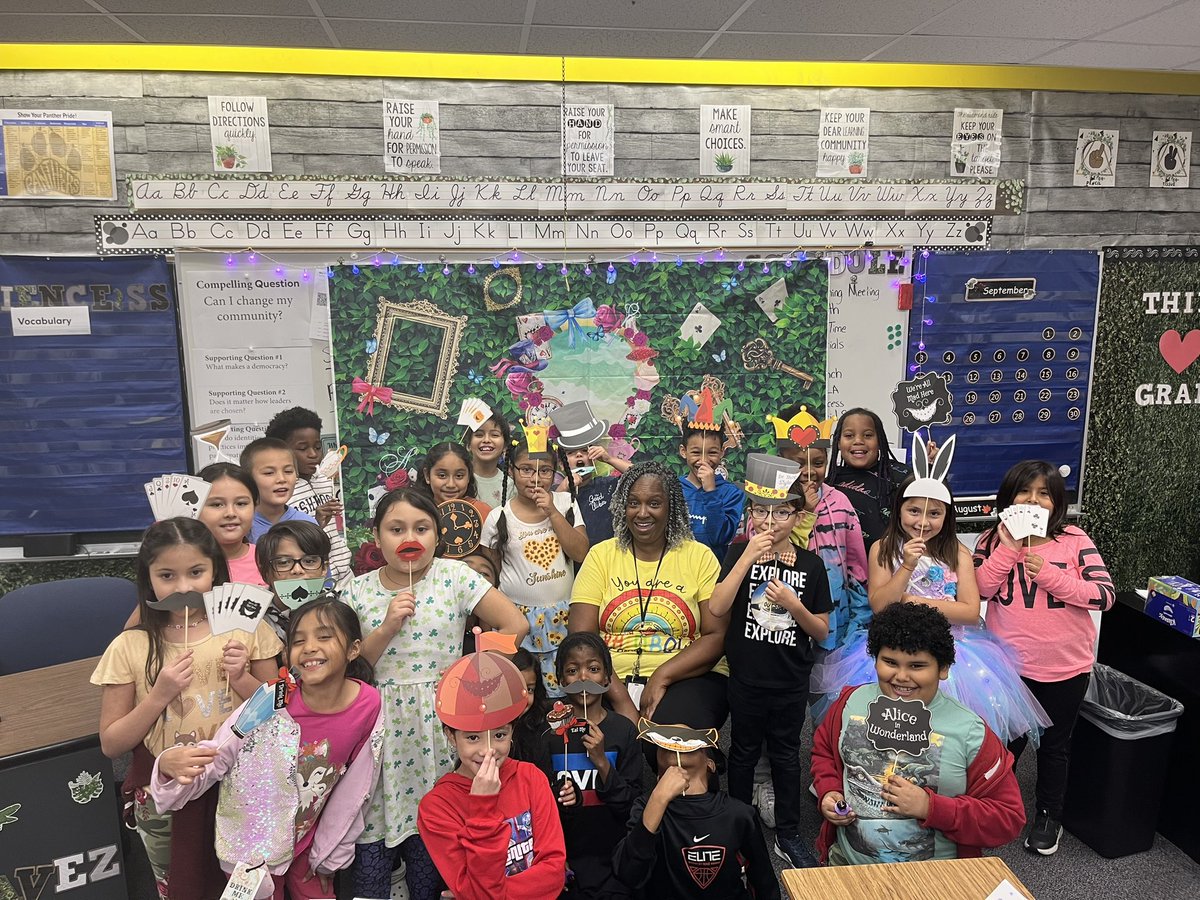 🐾 Banneker Panthers 🐾 in Mrs. Moore’s #3rdGrade class celebrated the end of their @Amplify CKLA Unit 1 unit with #style 🎩 with a #themed tea 🫖 party! #AlicesAdventuresInWonderland #FictionalNarratives #MakeLearningFun @kckschools @AlliRice4 @Mstewart_2u