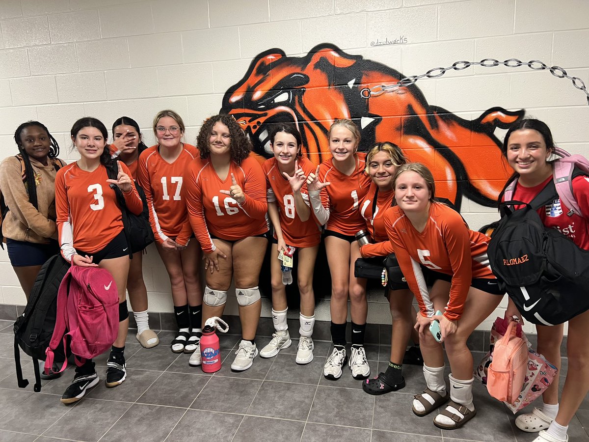 Shellshocked23's tweet image. First district WIN in the books!!! Wahoo! Great TEAM victory 8B!!! Bonnette put up a good fight, but we pulled it out in 3!! @LPLadyBullpups
