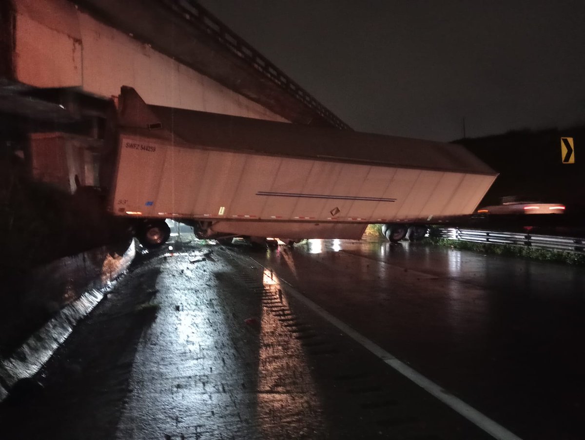 Carr 150D km 277 Córdoba-Orizaba reportan accidente vial <a href="/CAPUFE/">CAPUFE</a> <a href="/GN_Carreteras/">Guardia Nacional Carreteras</a> @CNAC_GN <a href="/marckbeltran08/">Pretor</a> <a href="/Kikooman83/">KIKOMAN</a> @titanes57ofc <a href="/RousCarrillo6/">Rouss💖😉🌻🍸🎶🚛💨✌</a> <a href="/AgustinaLaraal1/">Auxiliar Monitoreo Thermokin</a> <a href="/LaDeTrafico/">Mayte Cabrera</a> <a href="/Halconnocturno9/">Halconnocturno540@gmail.com</a> <a href="/sergiolzslp/">sergio</a> <a href="/SandraC70125707/">Sandra Castellanos</a> <a href="/Network20263194/">Networks</a> <a href="/_taxista_regio_/">⛰🚕🏡 Don Taxista ⚽️🐯🇫🇷</a> <a href="/alberto29164963/">EXPRESO DE MEDIA NOCHE</a>