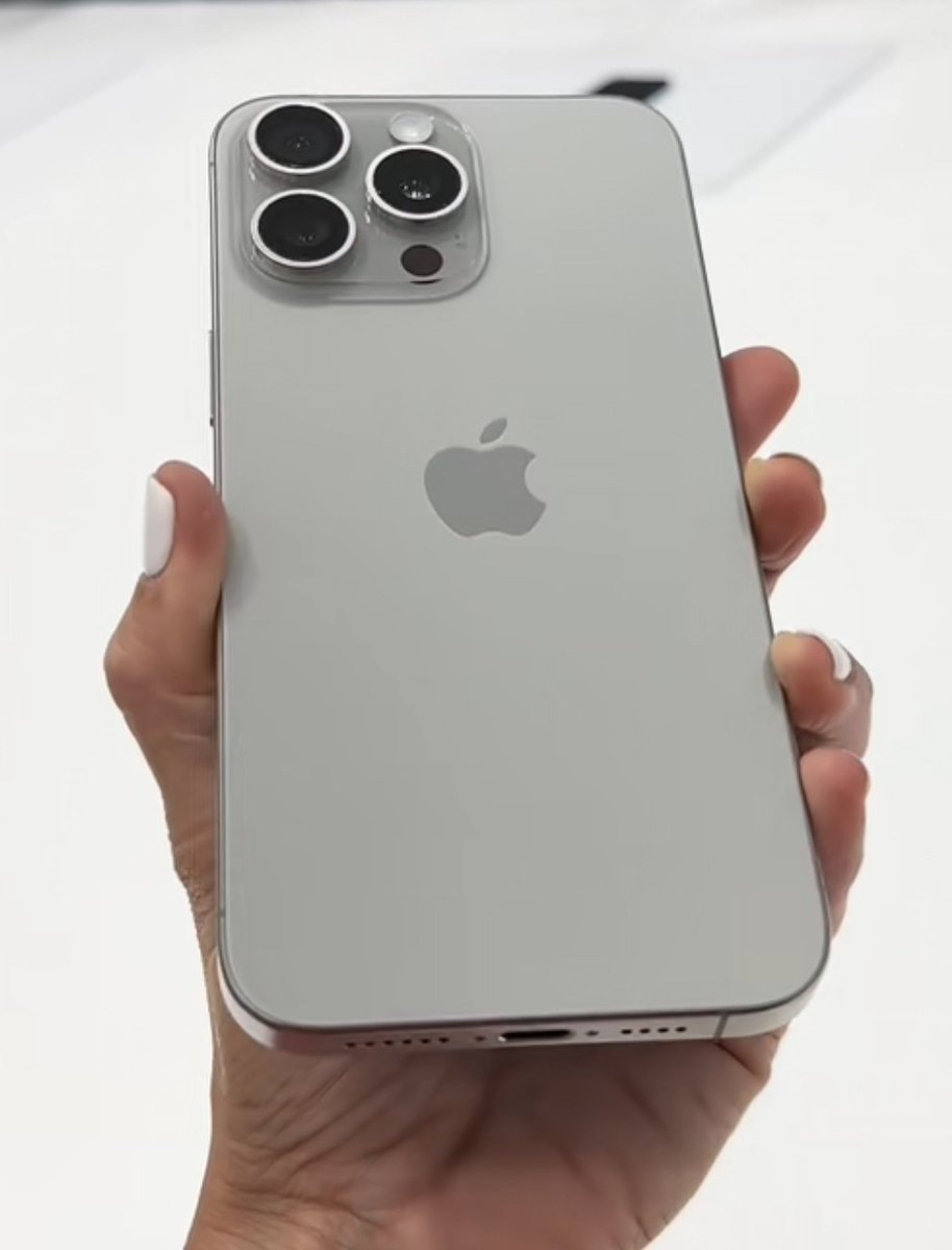 EditorXXXXX's tweet photo. iPhone 15 Available https://t.co/ZqpbLxxgnh