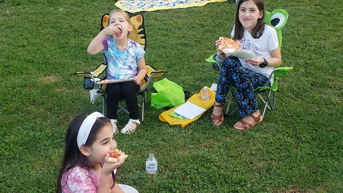 lcsdbfes's tweet photo. Kindergarten Pizza Night.  Thank you BFPTA! #BFROCKS https://t.co/gzAcpHeJ9n