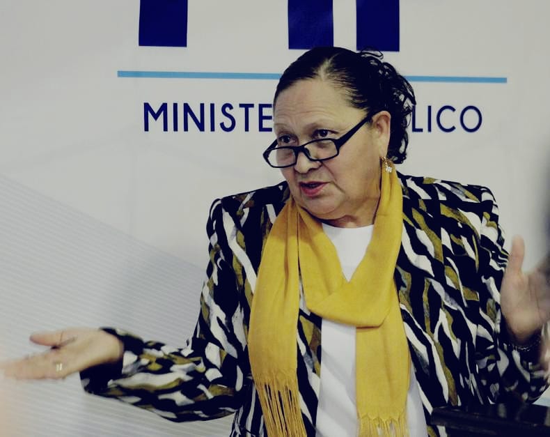 Ricigt1's tweet photo. 😡#ConsueloPorras destituyó a la fiscal Rocío del Carmen Lemus González, quien lideró el caso de #ManuelBaldizón y logró la extinción de bienes ilícitos. La justicia guatemalteca está siendo politizada por una fiscal qué está al lado de los #Corruptos. #RenunciaYaConsueloPorras https://t.co/yhNzKmjeFs