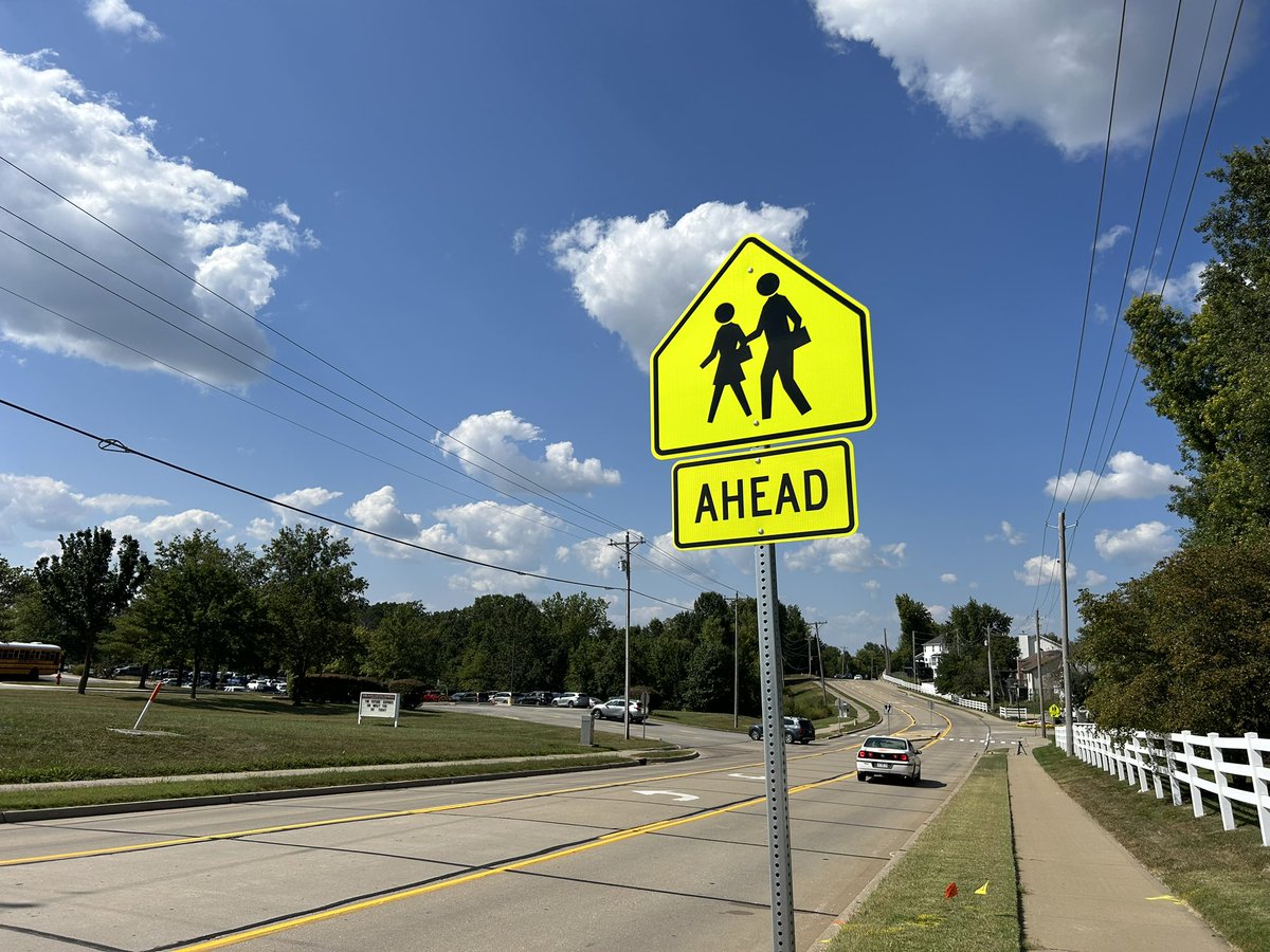 MitchellMcCoy's tweet photo. COUNTY MAKES CHANGES: St. Charles County Highway Department replacing signage at a middle school crosswalk after #FoxFiles exposes dangers, cars not stopping for students. @FOX2now #STL https://t.co/7QkpKLvBtA