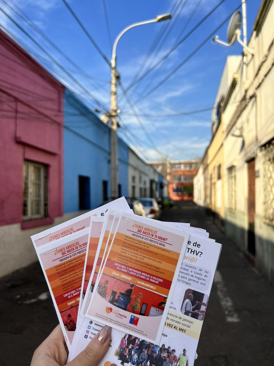 TamaraSerranoP's tweet photo. Excelente jornada de puerta a puerta en el Barrio Yungay con @tratohechov para presentar el modelo a los vecinos/as y que puedan hermosear sus fachadas #BarrioYungay https://t.co/TCtXiSNpf8