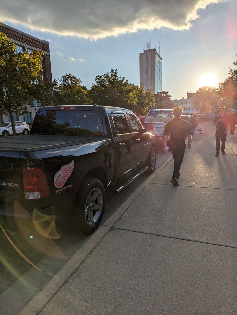 gaurdro's tweet photo. #a2council what I wouldn't give for some bollards instead of risking my life this evening. https://t.co/cXqBisEP3g