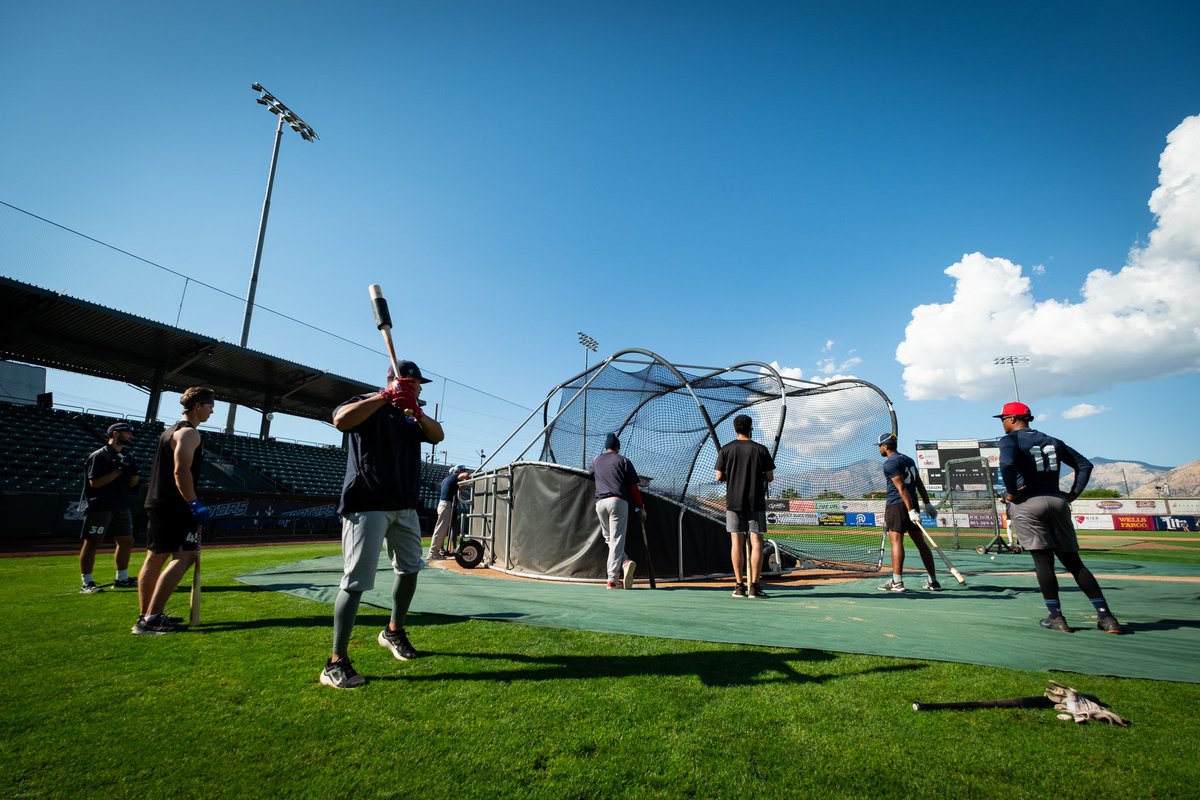 VibesBaseball's tweet photo. We ready! 💪🏼

#goodvibes #vibesbaseball https://t.co/CKsRL7iwp9